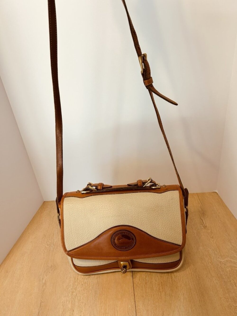 1990s Dooney & Bourke 701 CARRIER Shoulder Bag Tan Cream Vintage Collection RARE - Picture 7 of 15